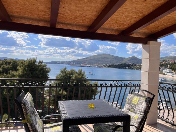 Apartments Villa Mirella 20 m from the sea - free parking