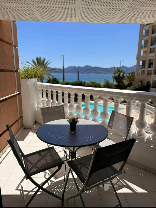 Cannes appartement vue mer , piscine