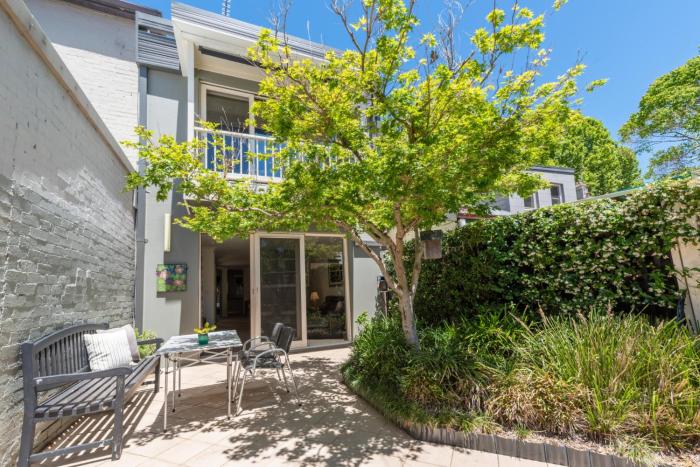 2BR Terrace on Leafy Tree-Lined Street