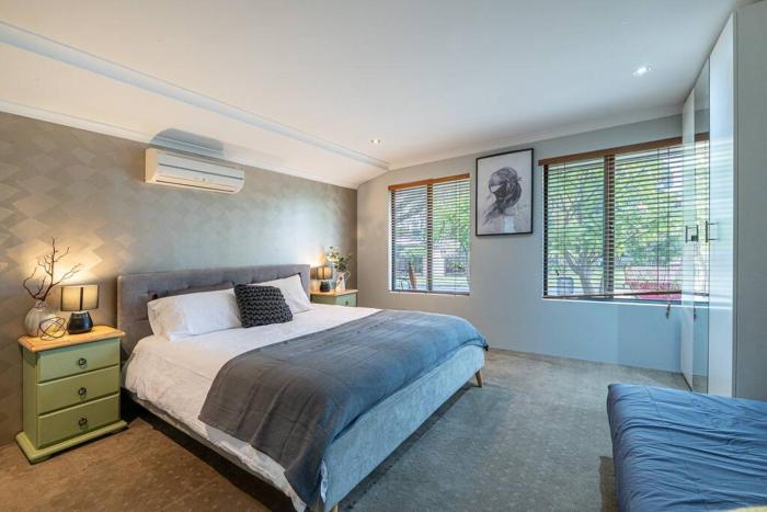 Spacious 5B2B house near airport