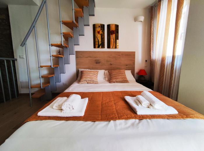 Antico borgo tra i laghi