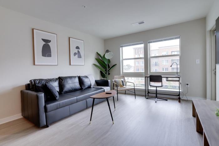 Charming Condo with Nice Amenities at Alexandria