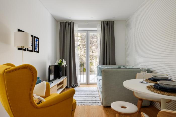 Stylish Almada Historic City apartment