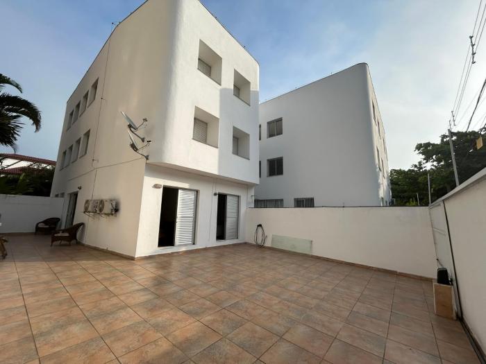 Apto terreo 50 metros da praia do Guaruja