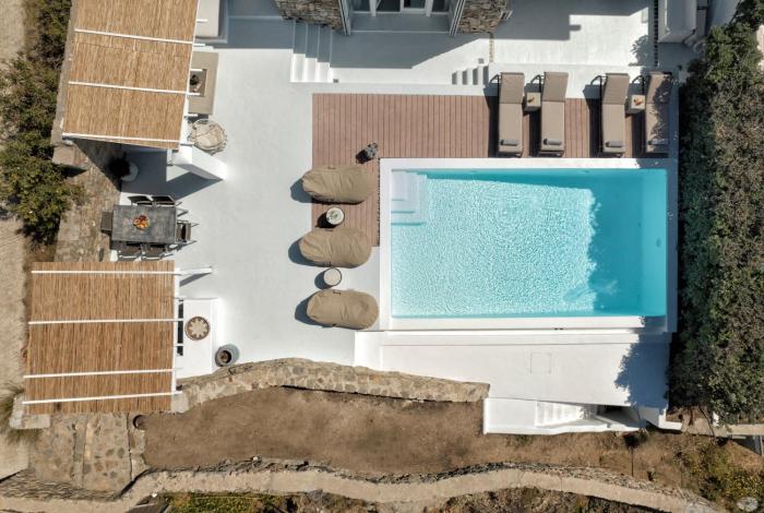 "Short walk to 4 beaches" villa, by CalypsoSunsetVillas