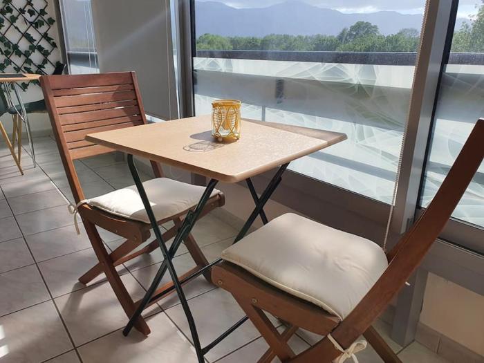 Caravelle T1 lumineux au calme à 5 mn de la mer