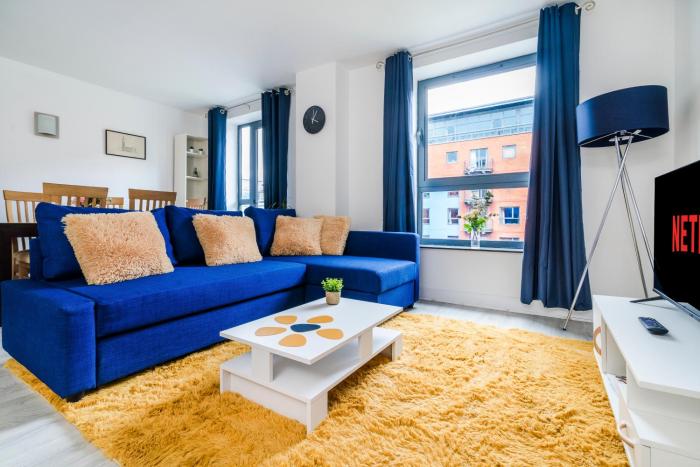 2BR Central Flat W Free Parking