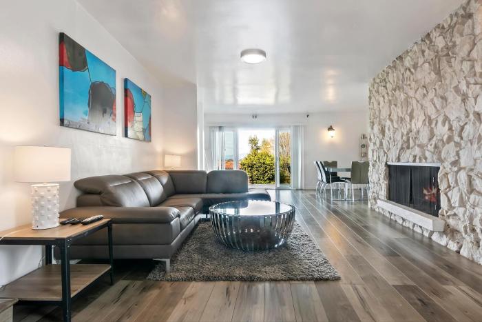 4 bedroom and 3 bath home close to universal studio and Hollywood