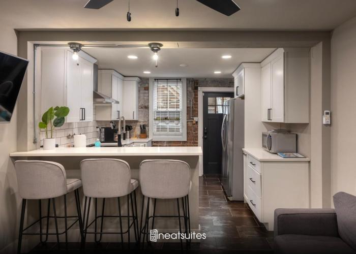 1BR Apt, Minutes to Downtown Cincy, Stadiums, Bars