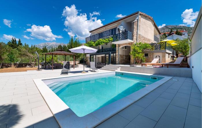 Cozy Home In Starigrad Paklenica