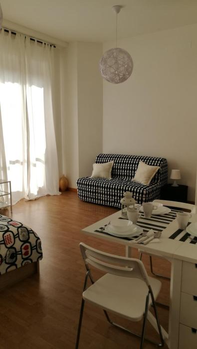 Monolocale zona Loreto MM1 Pasteur P1