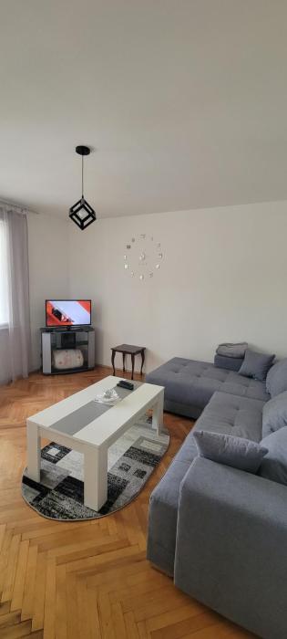 Apartman Kraljevo-ceo stan,privatan parking
