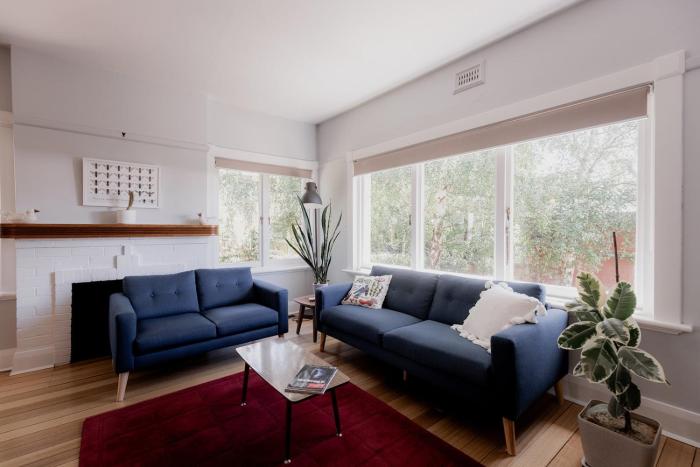 Spacious home near the Derwent in Sandy Bay