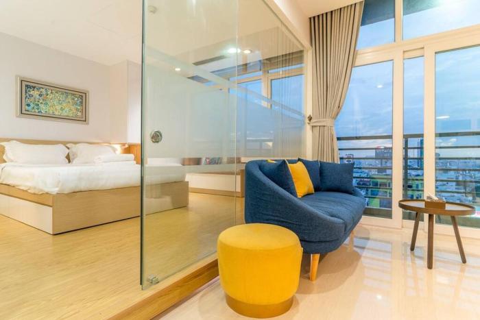 The Rixx Stylish in D1 at Ben Thanh with Netflix pool bathtub