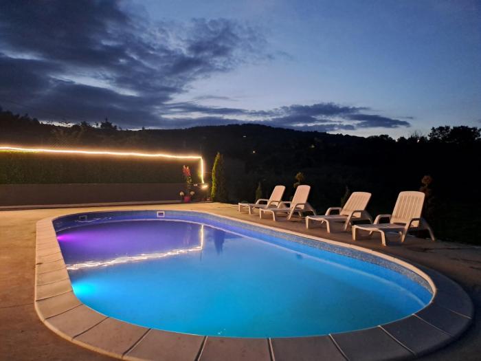 Mountain villa, pool, nature "The captains villa"