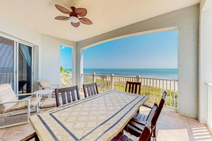 Spacious fourth-floor beachfront condo with pools, hot tub, fitness room