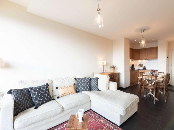 Appartement skis aux pieds avec piscine chauffée et parking - FR-1-296-345