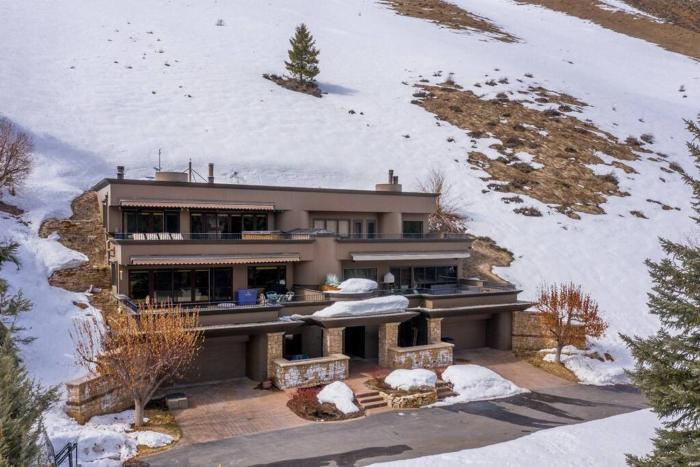 Luxurious Mountain Retreat