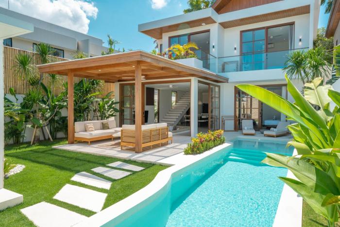 Umalas Escape - Premier 3BR Tropical Villa Steps from Canggu