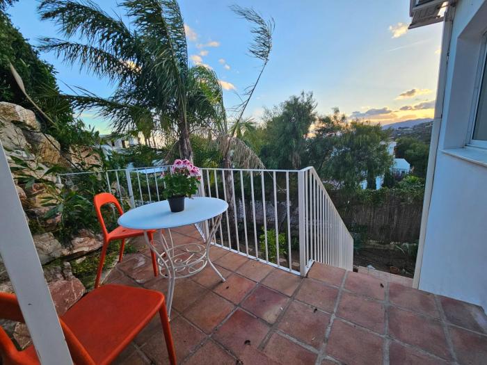 Malaga Sunshine Rentals - Studio Buenavista - 5 Minute Drive to the BEACH - Stunning Sunset