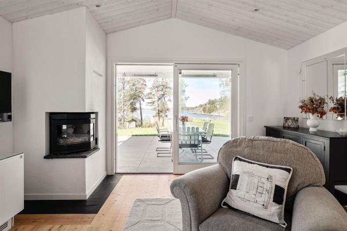 Seaside Serenity, Modern Family Retreat