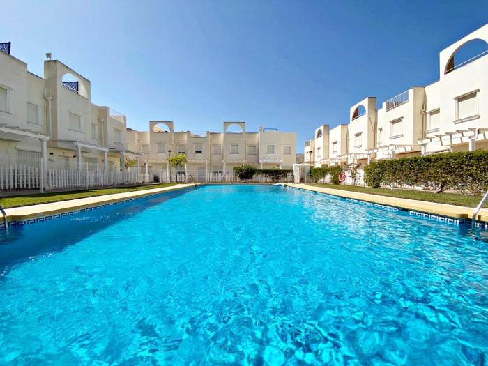 Fuentemar Duplex - WiFi, terraza & piscina comunitaria