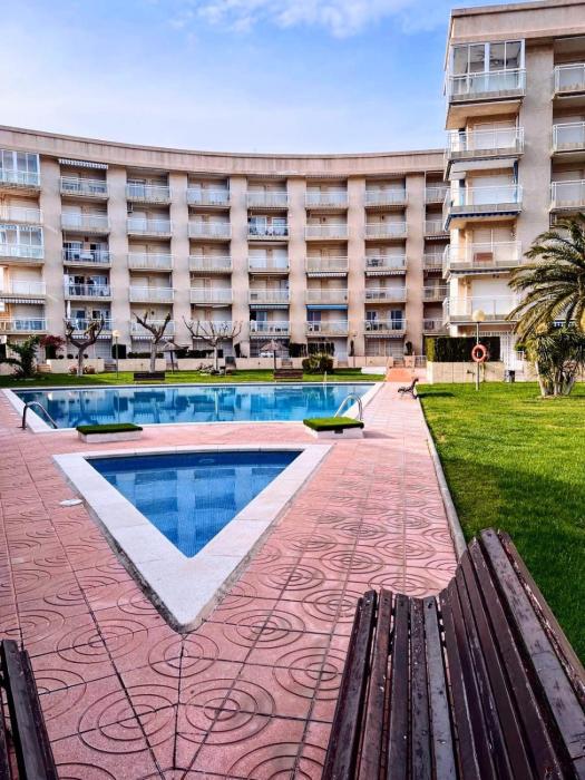 2nda linea con piscina en Miami Platja