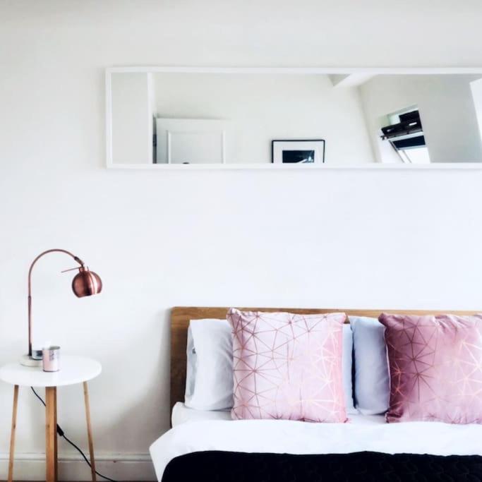 Spacious WEST LONDON Apartment - GREAT LOCATION