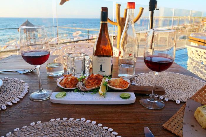 2BR condo in excellent location next to the beach