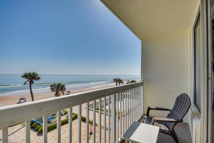 Beachfront Daytona Vacation Rental with Balcony
