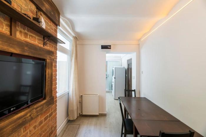 Beautiful 2BR House wAC 400meters Taksim Square