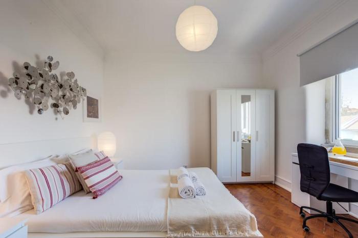 Spacious Tailor Made Flat in Areeiro