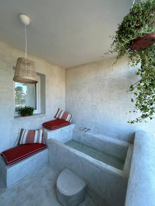 Palazzo Crisafulli 1- casa Liberty con vasca esterna