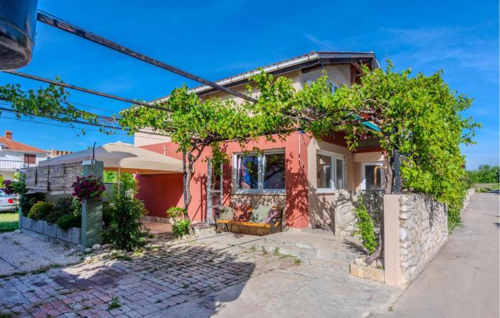 Gorgeous Apartment In Nin With Wifi