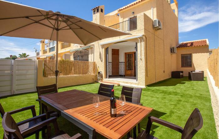 3 Bedroom Nice Home In Torrevieja