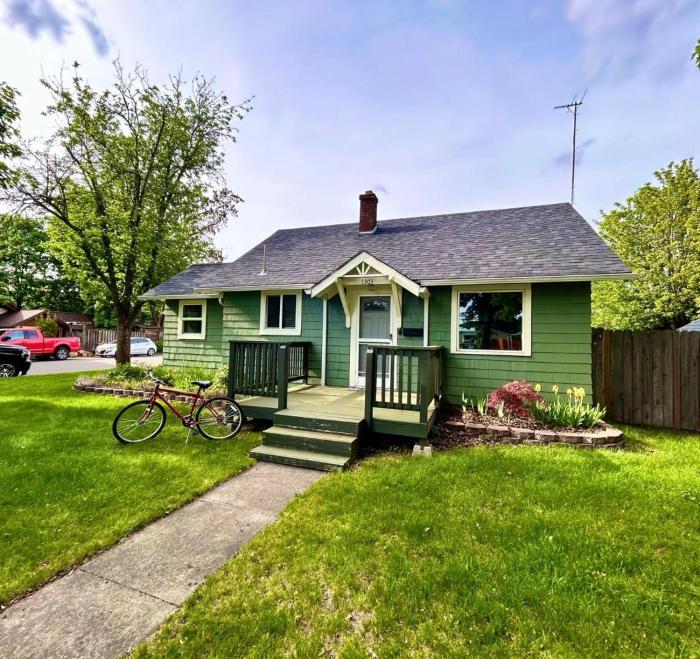 Cozy Green Cottage Coeur d Alene ID