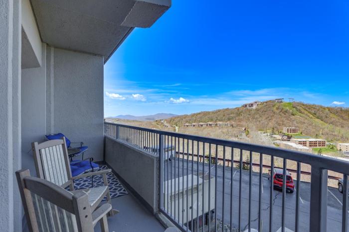 Overlooking Ski Slopes Sugar Mountain Condo!