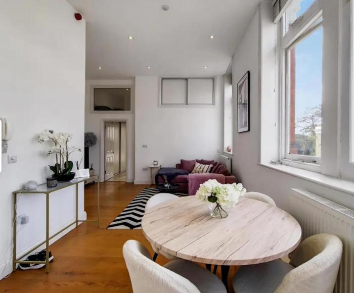 Apartment Sleeps 2 with Free Parking