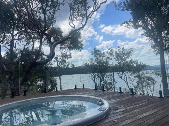 Glasshouse at Lake Eildon