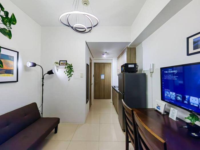 1BR Condotel with Balcony at FAME Residences #FM09