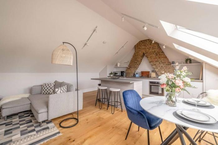 Stay In Style With Castle Views, Prime Spot Windsor