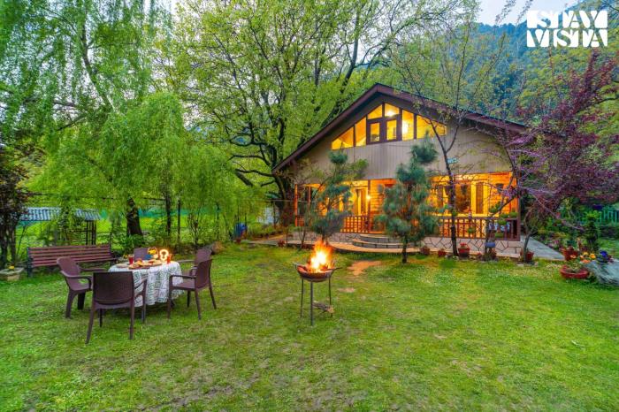 StayVista at Maryam Cottage - Pet-friendly Villa with Alfresco Dining, BBQ, Bonfire