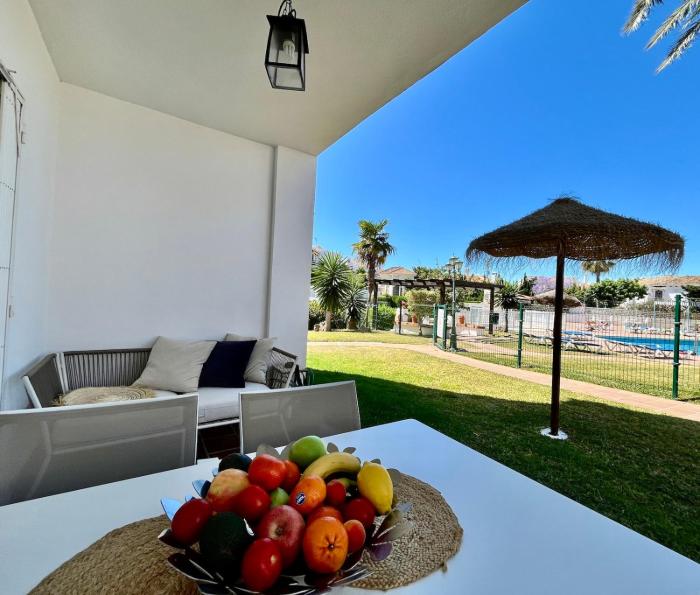 2 bedroom apartment walking distance to the beach