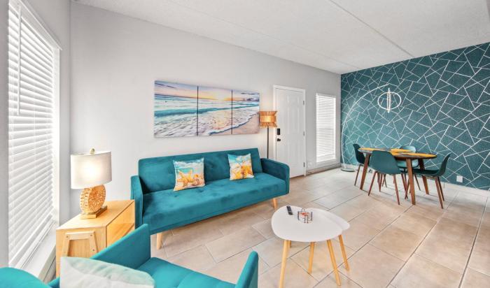 SPI Beach Condo - Just a block away to Paradise