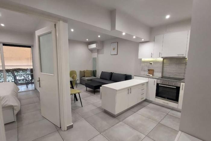 Wonderful flat in Kavouri