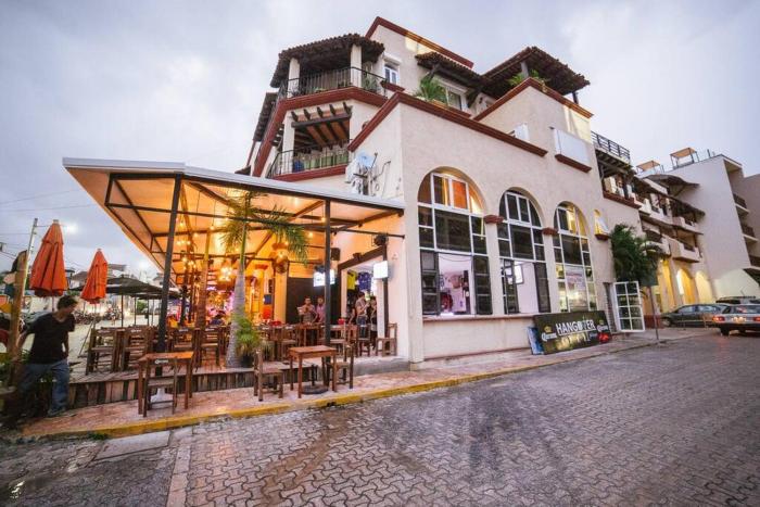 2Br apart steps from mamitas beach and 5th av