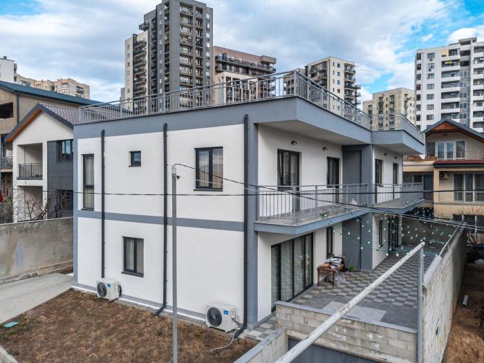 Fresh Air & Panoramic View (Floor 1 & 2)