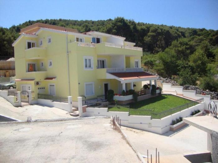 Family friendly seaside apartments Slatine, Ciovo - 23108