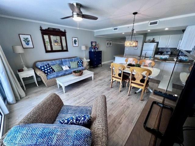 Pelican Beach 0807 by Pelican Beach Management