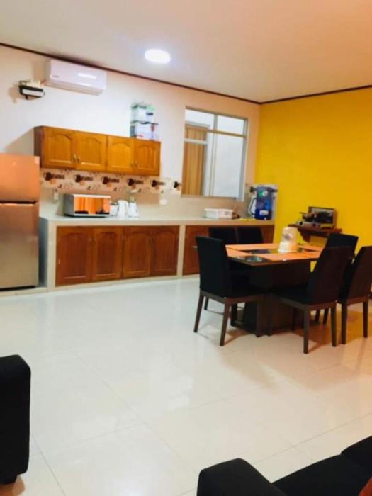 301 RV APARTMENTS IQUITOS PERU-Apartamento tercer pico con balcón hacia piscina